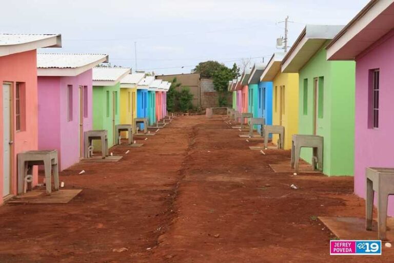 Cien viviendas fueron entregadas en la Urbanización Villa Santiago