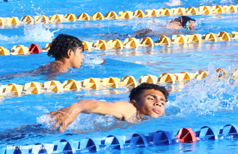 Llevan a cabo Primer Festival de Natación Escolar