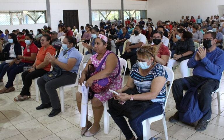 Maestros participan en encuentro pedagógico