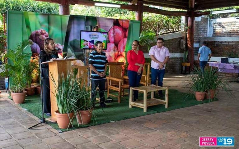 Más de 100 productores de frutas participaron en un foro
