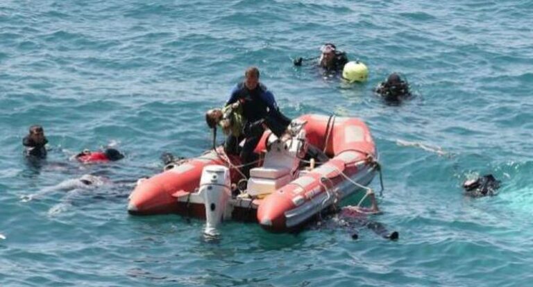 Mueren 63 migrantes al naufragar un barco en Italia