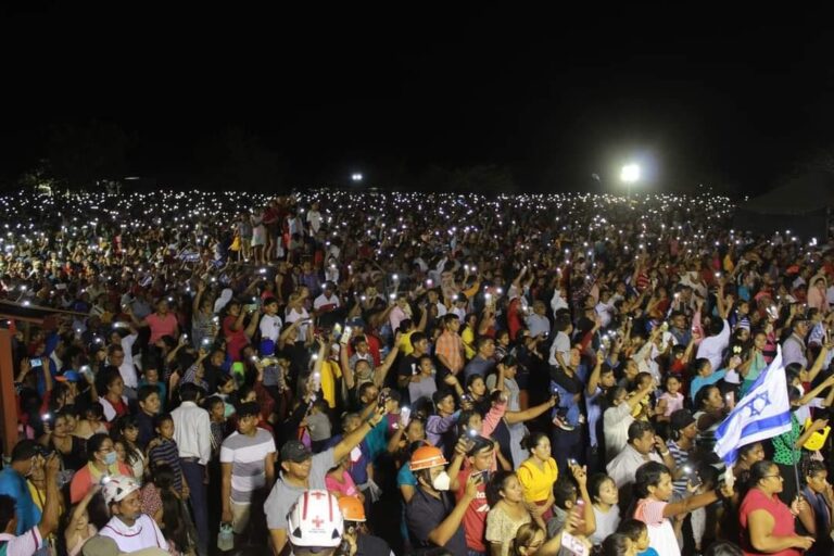 Noche de adoración a Dios en Chinandega