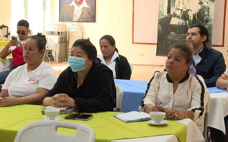 Capacitan a emprendedores de Nicaragua