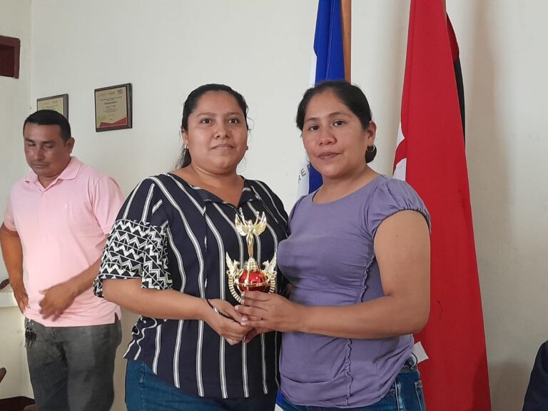 Entregan reconocimientos a las mujeres deportistas de Diriá