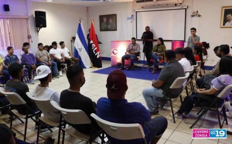 Realizan Foro Comunicativo Chávez en el corazón de las familias”