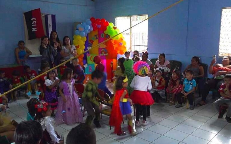 Niños del preescolar Rayito de Sol son mimados por la Promotoría Solidaria