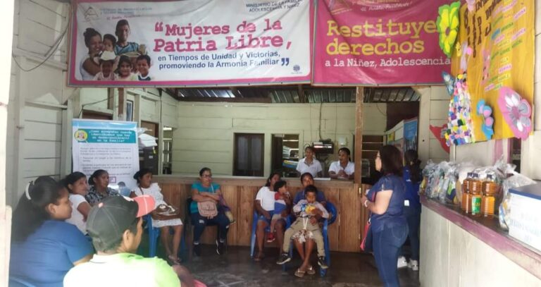 Entregan paquetes de alimenticios a madres de partos múltiples en Bonanza