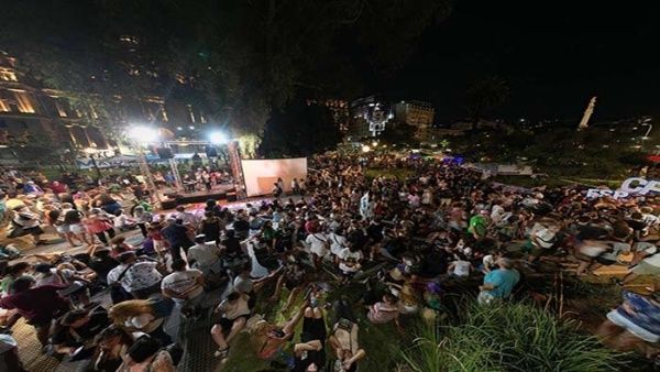 Realizan vigilia en apoyo a Cristina Fernández