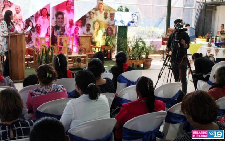 Capacitan a 300 emprendedoras de Nicaragua
