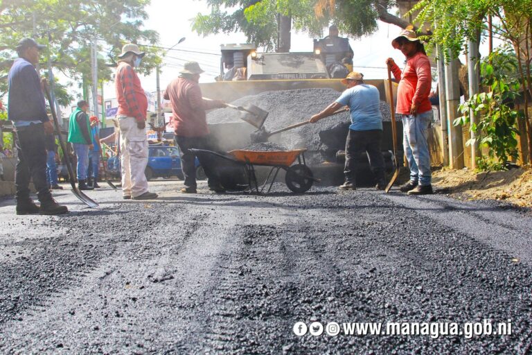 Avanza el revestimiento asfáltico en la comarca Los Cuaresma