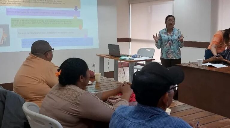 Capacitan a productores sobre gestión y planes ambientales