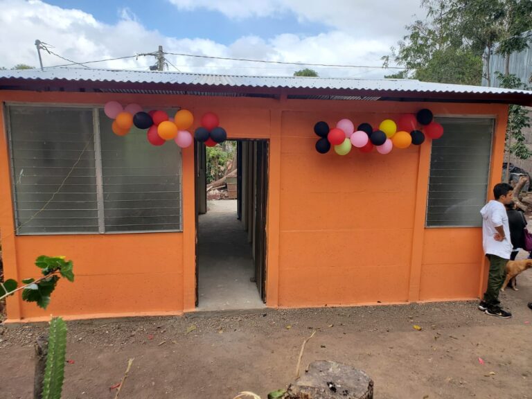 Gobierno de Nicaragua entrega cinco viviendas nuevas en Matagalpa