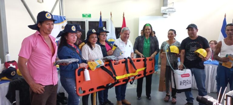 Brigadas comunitarias de Managua reciben equipos de trabajo