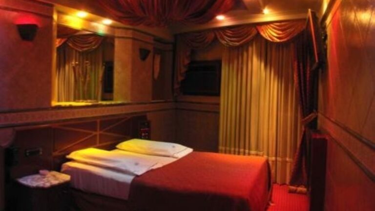 Mujer frustra el encuentro sexual de su ex con su nueva pareja