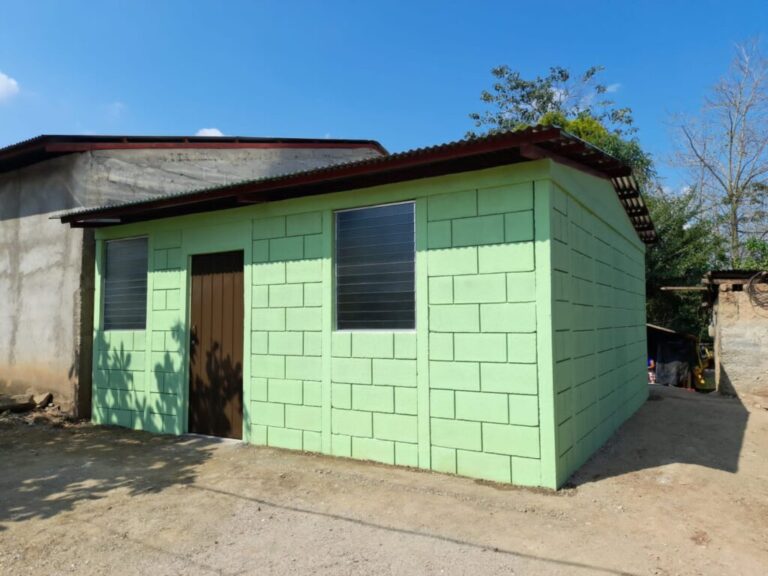 Familias de Wiwilí reciben las llaves de sus nuevas viviendas