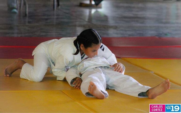 Realizan examen de grado en la Academia de Judo Leones Azules
