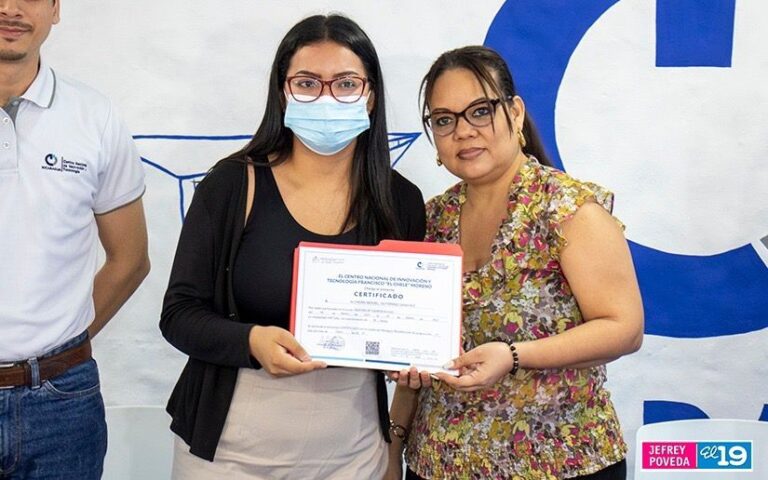 Más de 200 protagonistas reciben certificado de la Primera Temporada de Innovación Abierta