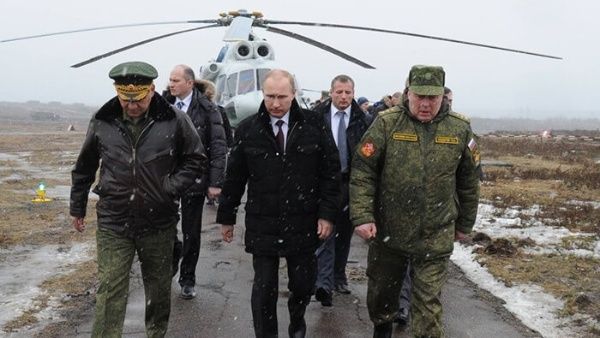 Putin arriba a la ciudad de Mariupol en la región del Donbás
