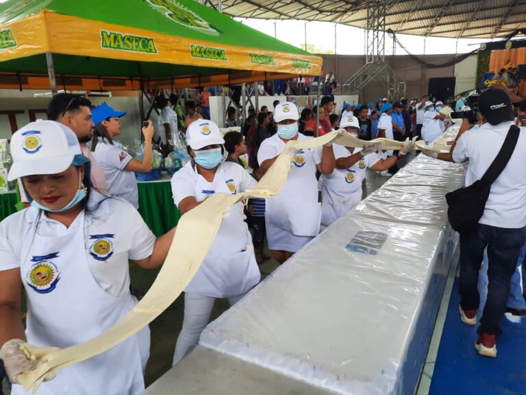 Santo Tomás elabora el quesillo más grande de Nicaragua