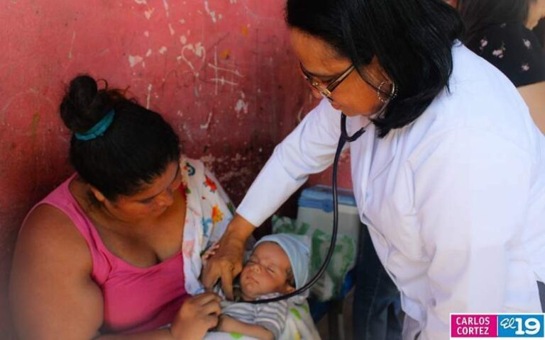 Atención de Clínica Móvil llega al barrio Alfredo Silva