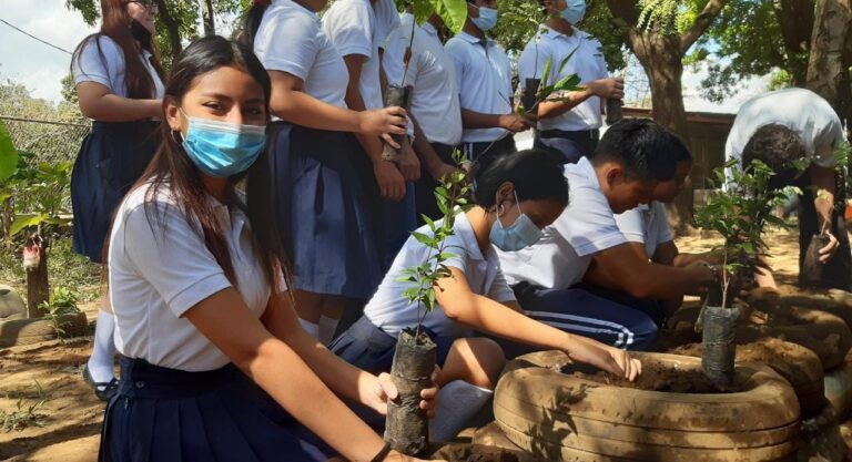 Estudiantes de Managua conmemoran el Día Internacional de los Bosques