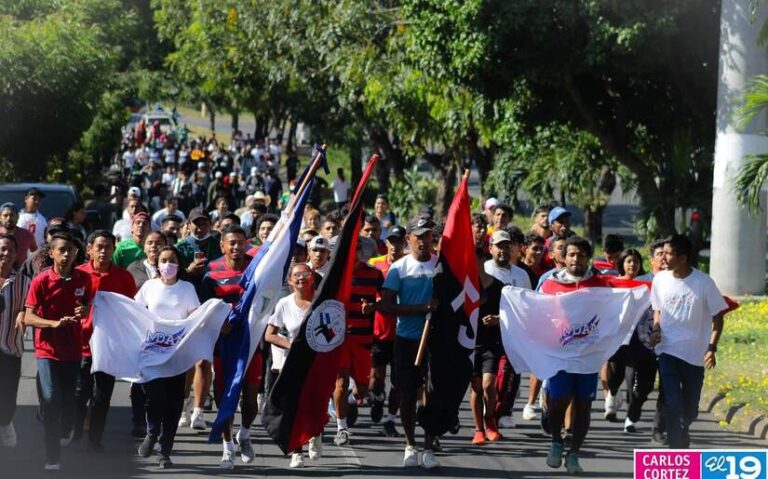 Nicaragua realiza relevos de banderas con motivo al 43 aniversario de la CNA