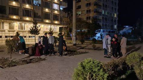 Se eleva a 13 el número de muertos por sismo en Afganistán