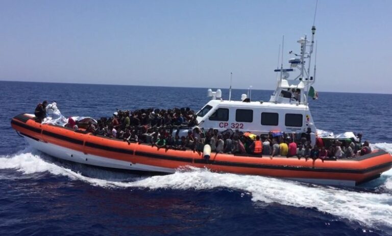 Naufragio frente a las costas de Túnez deja 5 migrantes muertos