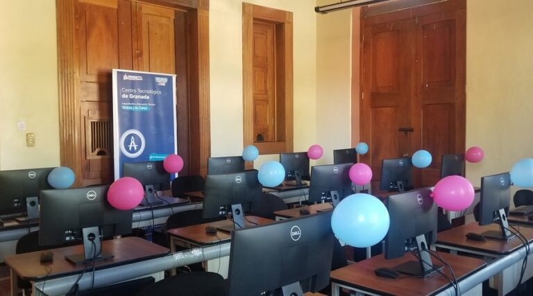 Inauguran laboratorio de computación en el Tecnológico de Granada