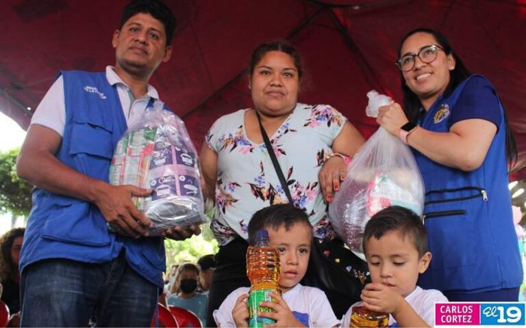 Gobierno Sandinista entrega 62 paquetes alimenticios