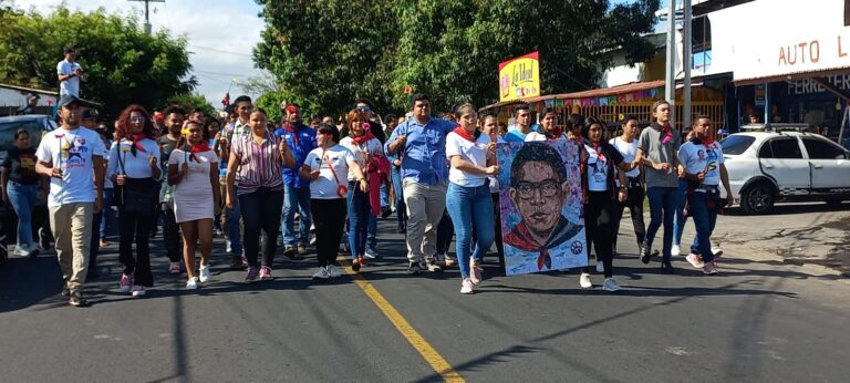 Juventud rinde homenaje a Leonel Rugama