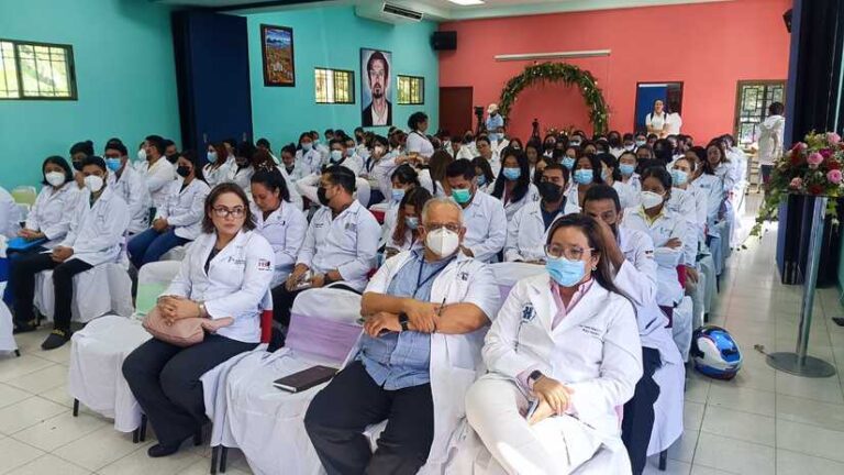 Médicos internos realizarán sus prácticas en el sistema público