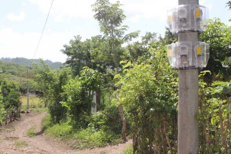 Inauguran energía eléctrica en “El Chichicaste”