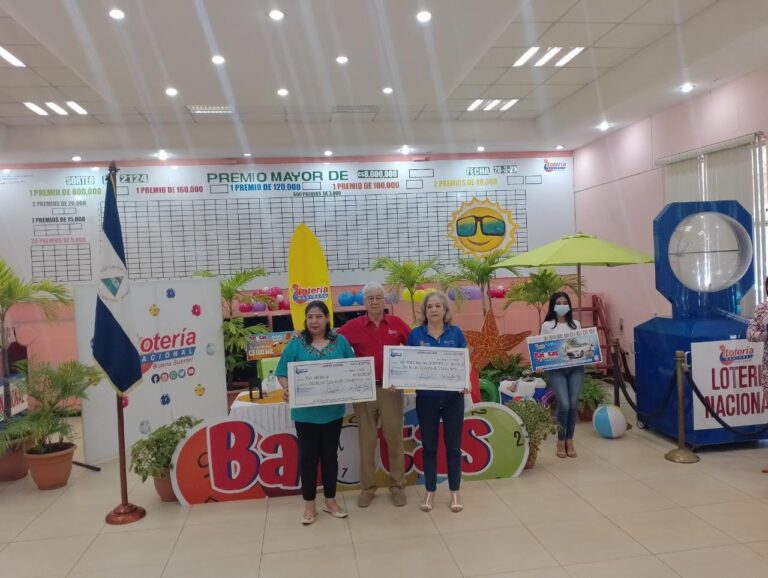 Lotería Nacional entrega utilidades a MIFAN e IND