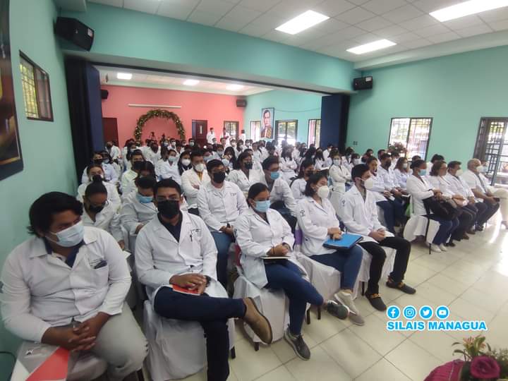 Estudiantes de medicina inician  su internado