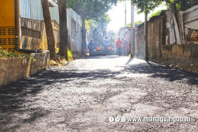 ALMA entrega 6 cuadras de calles a las familias del barrio Oscar Turcios