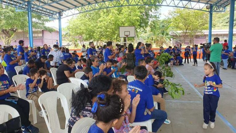 Realizan “Festival Azul” con estudiantes del Melania Morales