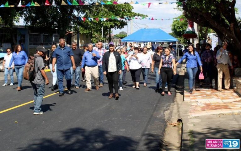 Entregan calles asfaltadas a familias de Linda Vista-