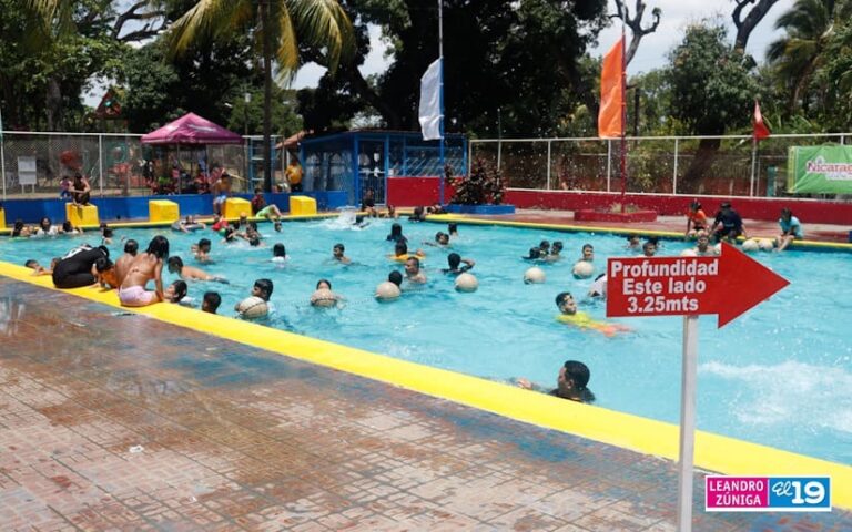 Turistas acuden al Centro Recreativo Xiloem