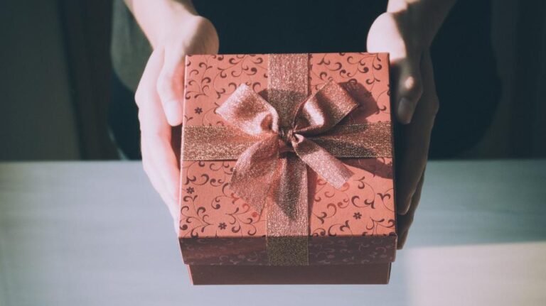 Detienen a hombre que envió explosivos como regalo a su ex pareja