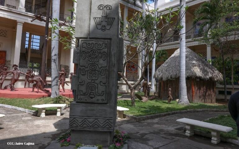 Réplica de la obra Estela Moderna es inaugurada