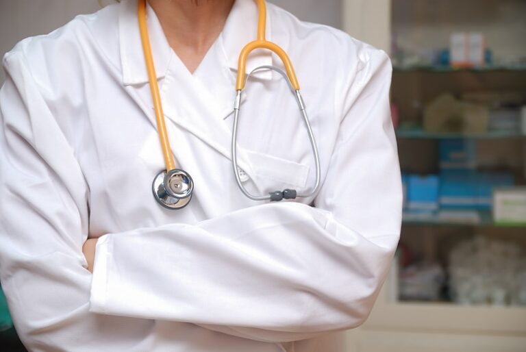 La OMS advierte de déficit de médicos para el 2030