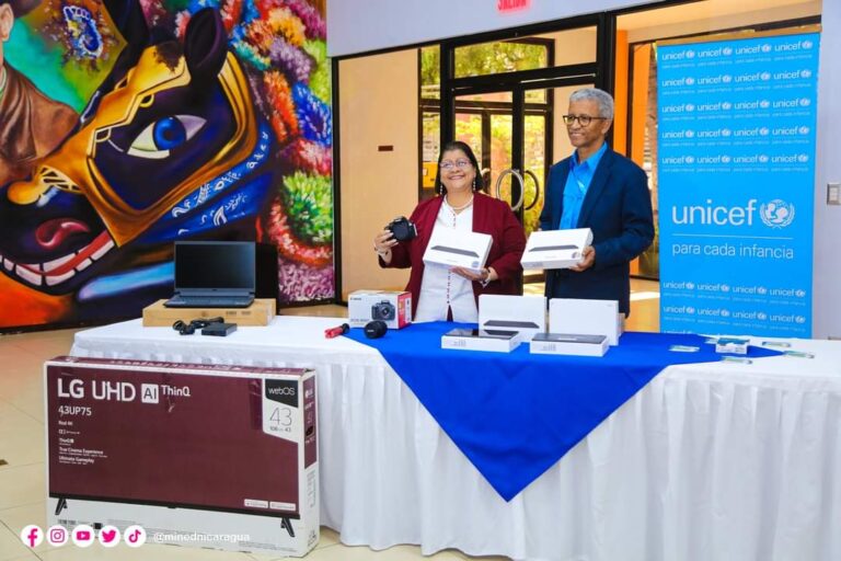 MINED recibe equipos tecnológicos para la educación inclusiva