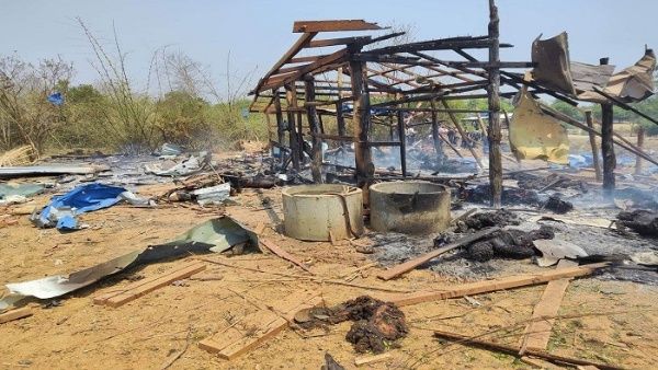 Bombardeo en Myanmar deja cien muertos