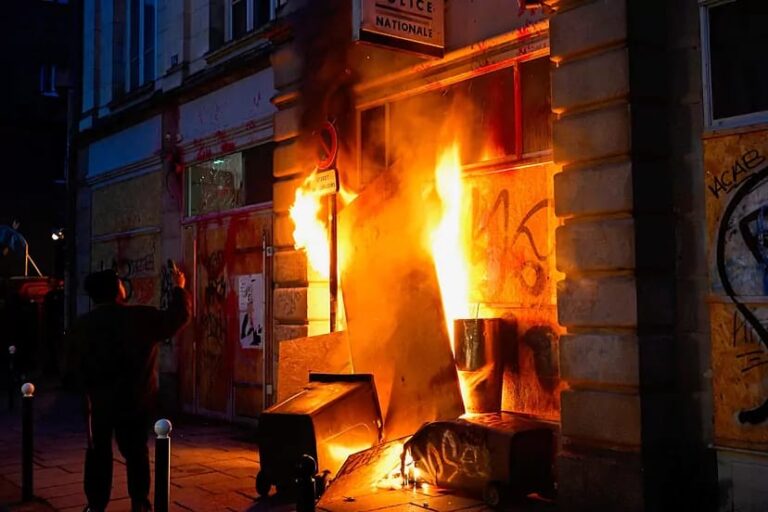 Promulgan Ley de pensiones en Francia