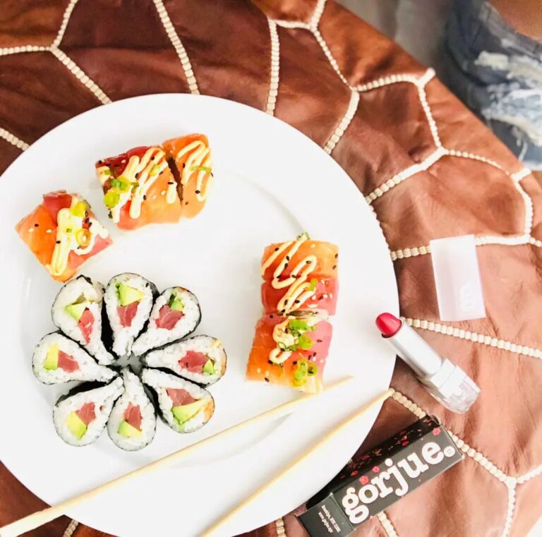 Venden lápiz labial con olor y forma de comida