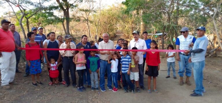 Familias de Nandaime inauguran 3 kilómetros de camino rural