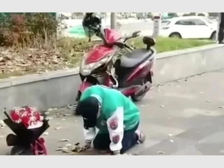 Pasa 21 horas de rodilla rogándole a su ex que lo perdone