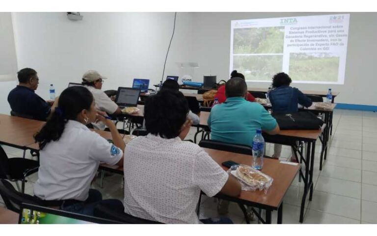 Realizan congreso de los sistemas productivos para una ganadería regenerativa