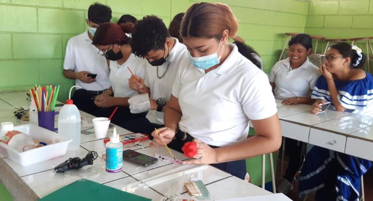 Celebran Feria Estudiantil “Crea, Innova y Piensa”